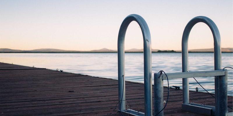 一指8便民信息：构建家政服务人员技能认证与信用体系，提升社区生活服务标准化水平