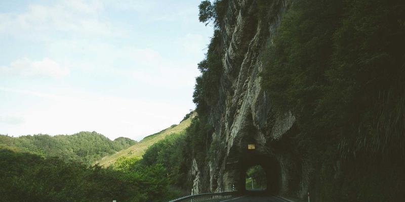 新能源汽车普及下的社区配套服务：充电桩安装、维护与共享信息平台